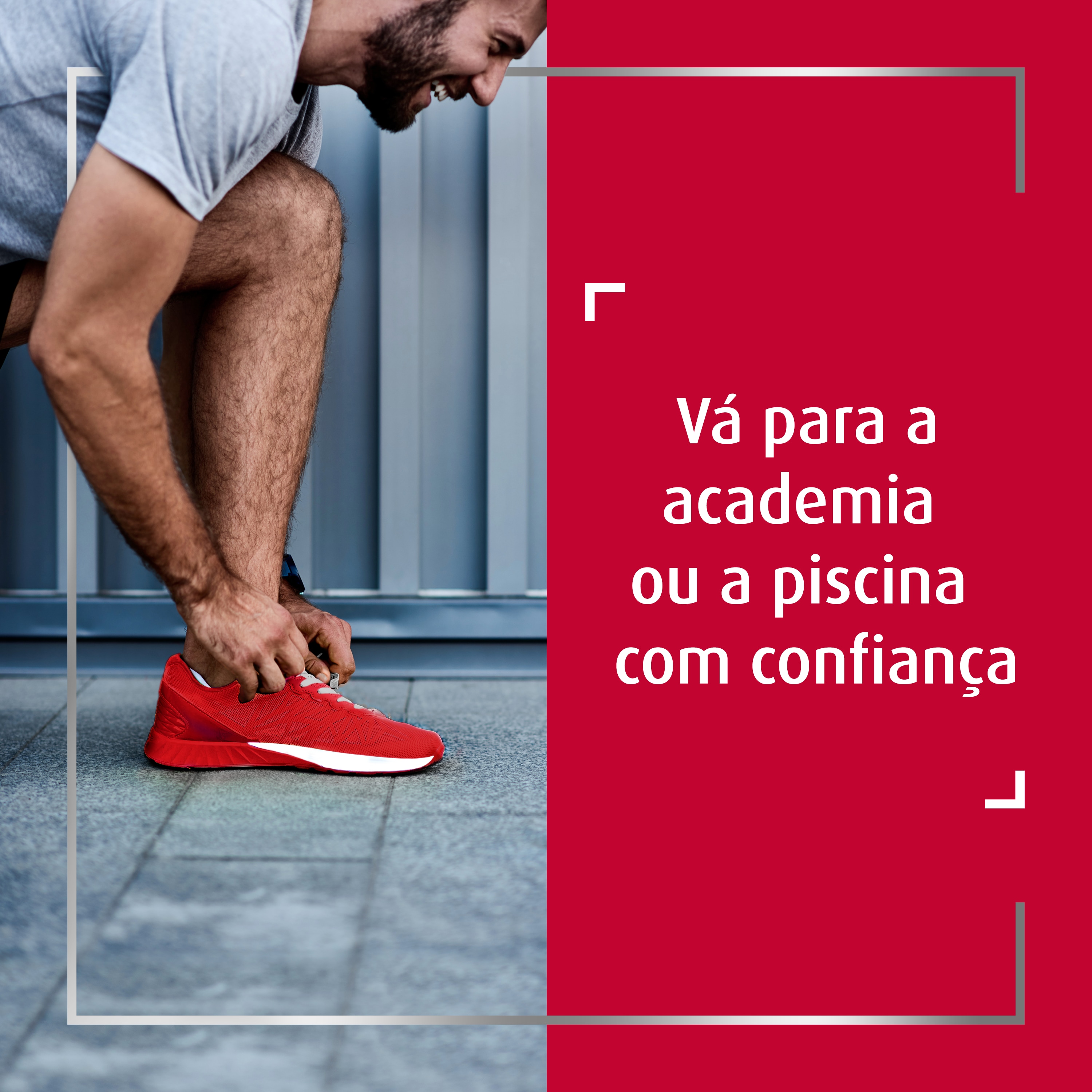 Homem sorridente de bermuda amarrando tênis vermelho, com legenda do lado direito: Vá para a academia ou a piscina com confiança